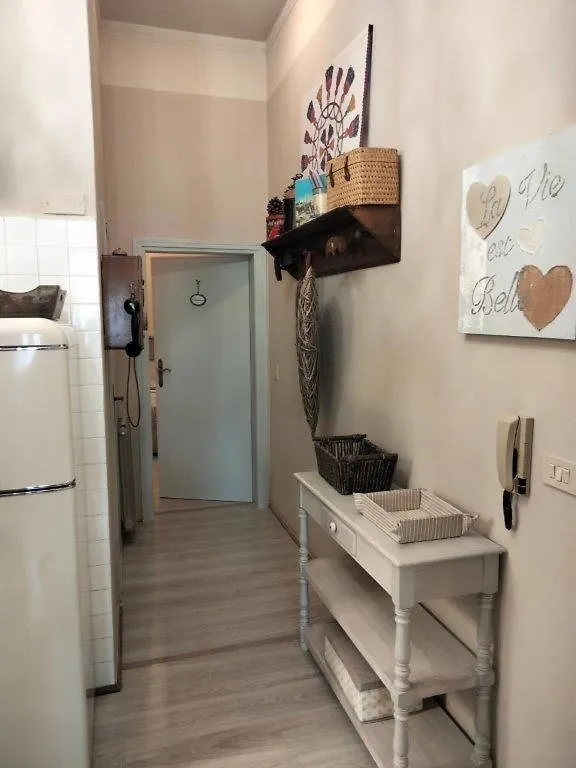 Appartamento Anita Lucca 0*,